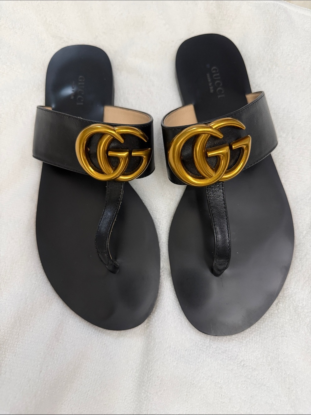 Gucci Women Thong Sandals with Gold Double G Hardware Black Leather Size 38